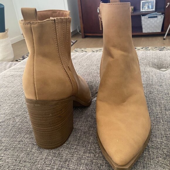Woman's Universal Thread Natural /Whitney Ankle Boots Size 10 - Picture 2 of 10